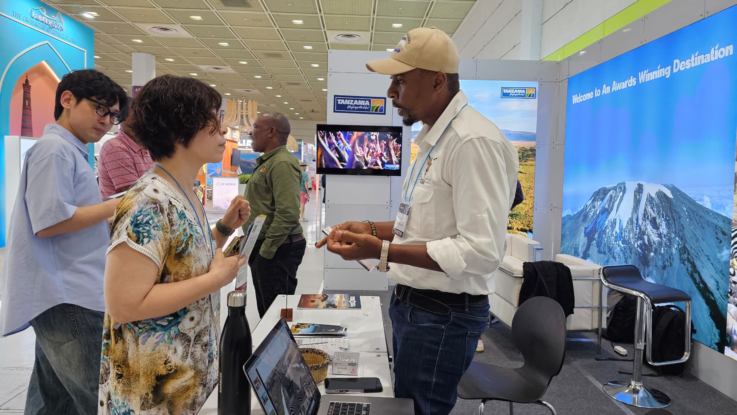 Delegates networking at Seoul International Travel Fair